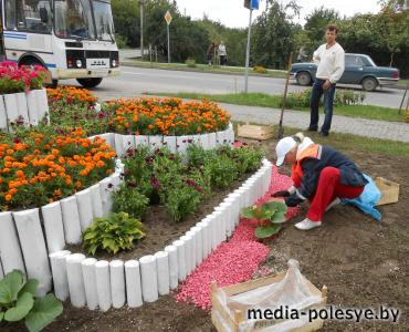 Клумба «Лунинецкий каравай» заняла второе место в области