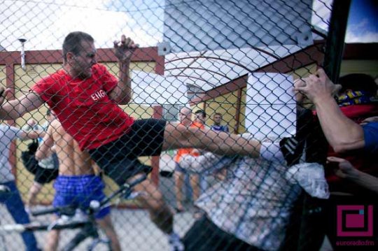 В Варшаве футбольные хулиганы жестоко избили белорусов - фото