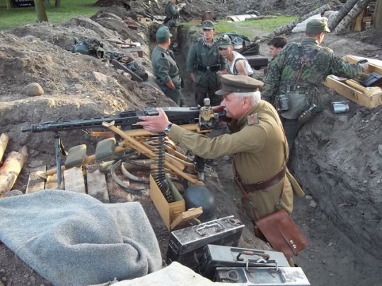 Слонимчанин Михаил Харченко в форме майора советской армии «сражался» с гитлеровцами