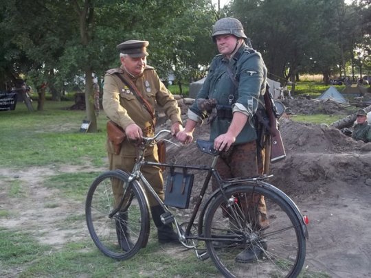 Слонимчанин Михаил Харченко в форме майора советской армии «сражался» с гитлеровцами