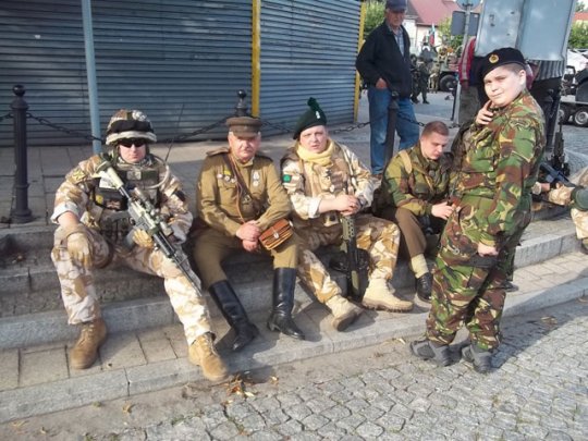 Слонимчанин Михаил Харченко в форме офицера советской армии «сражался» с гитлеровцами