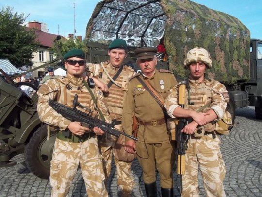 Слонимчанин Михаил Харченко в форме офицера советской армии «сражался» с гитлеровцами