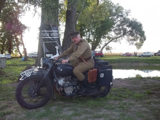 Слонимчанин Михаил Харченко в форме офицера советской армии «сражался» с гитлеровцами