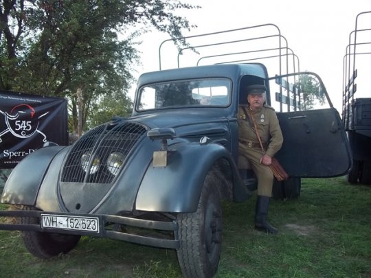 Слонимчанин Михаил Харченко в форме офицера советской армии «сражался» с гитлеровцами