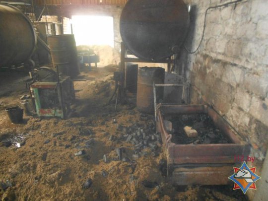 В Рогачевском районе сгорел склад древесного брикета (фото)