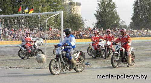 МК «Лунинец» в товарищеском матче победил гостей из Германии со счётом 8:5 (видео)