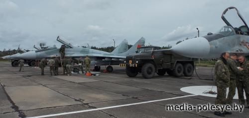 На Лунинецком аэродроме прошли учения эскадрильи 61-й истребительной авиабазы На Лунинецком аэродроме прошли учения эскадрильи 61-й истребительной авиабазы