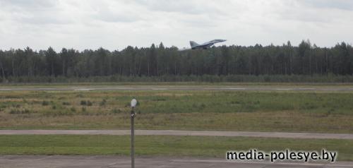 На Лунинецком аэродроме прошли учения эскадрильи 61-й истребительной авиабазы На Лунинецком аэродроме прошли учения эскадрильи 61-й истребительной авиабазы