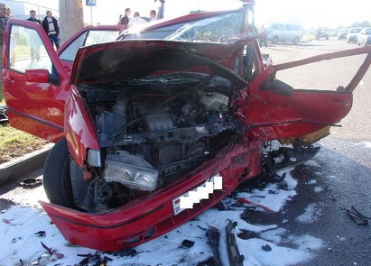 В Гродно на четырехполосной дороге на встречной полосе произошло лобовое столкновение – четверо пострадавших