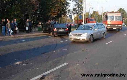 Причиной утренней пробки на проспекте Клецкова в Гродно стало ДТП, одному из участников которого стало плохо во время движения