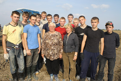 Уборка картофеля на полях Поставщины Уборка картофеля на полях Поставщины