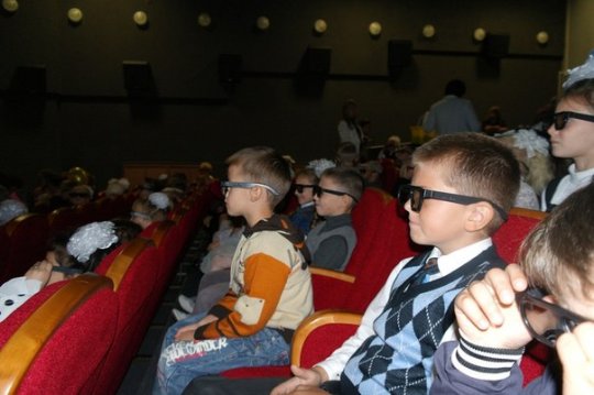 Першыя наведнікі абноўленага кінатэатра “Крыніца”. Фотафакт