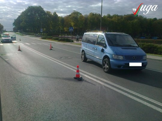 В Лиде "Мерседес" сбил на пешеходном ...