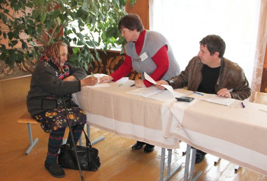 23 сентября, 10.00: люди активно голосуют: как в городе, так и на селе