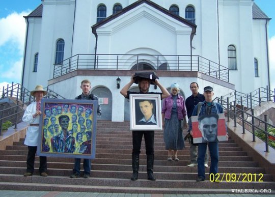 У Смаргоні акцыя памяці Лапіцкага — затрымалі жыхароў і мастакоў (абноўлена)