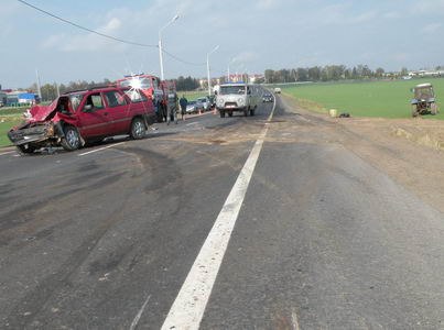 В Горках «Форд» столкнулся с трактором. Водитель легкового автомобиля погиб