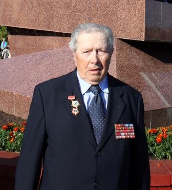 Ветеранам труда отдали честь