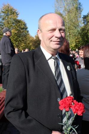 Ветеранам труда отдали честь