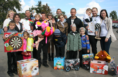 Соревновались поставские и латвийские семьи Соревновались поставские и латвийские семьи