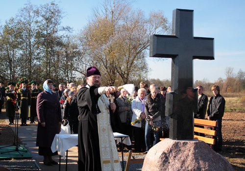 В Поставах открыли памятник погибшим лётчикам и журналистам