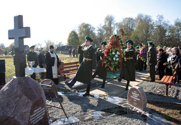 В Поставах открыли памятник погибшим лётчикам и журналистам