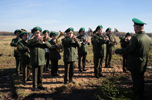 В Поставах открыли памятник погибшим лётчикам и журналистам