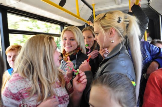 Они дарили слонимчанам улыбки и хорошее настроение