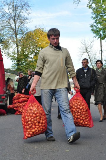 Наибольшим спросом пользовались картофель, лук и капуста
