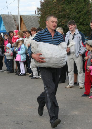 Соревновались поставские и латвийские семьи