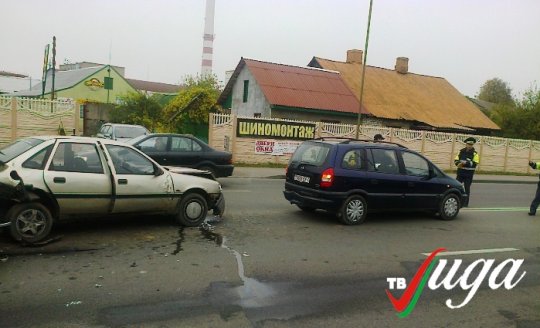 В Лиде на улице 8 Марта столкнулись три автомобиля ...