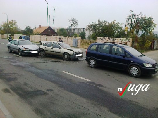 В Лиде на улице 8 Марта столкнулись три автомобиля ...