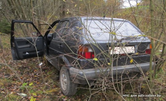 Мстиславский район: трех человек зажало в Volkswagen, который врезался в дерево