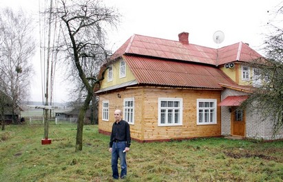 Житель Щучинского района самостоятельно сконструировал и построил в своем доме лифт