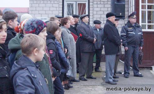 В Лунинце открыли мемориальную доску в память о геройски погибших в 1944 году милиционерах
