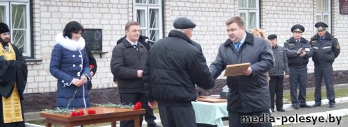 В Лунинце открыли мемориальную доску в память о геройски погибших в 1944 году милиционерах