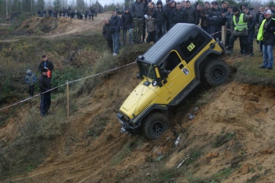 В Лиде проходит этап Кубка Беларуси по джип-триалу ...