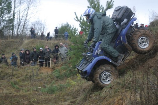 В Лиде проходит этап Кубка Беларуси по джип-триалу ...