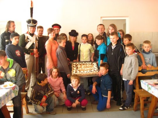 Проект «Кулинария +» продолжается: на этот раз детей угощали именинным тортом