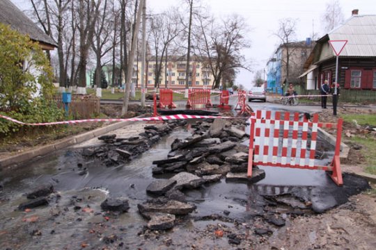 В Рогачеве полностью отключена подача воды из-за ремонта канализационного коллектора (добавлено фото)
