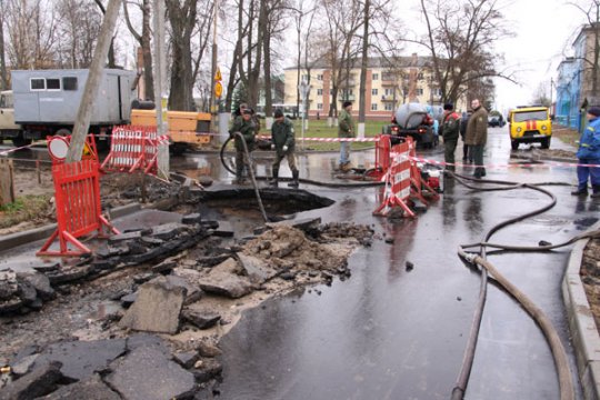 В Рогачеве полностью отключена подача воды из-за ремонта канализационного коллектора (добавлено фото)