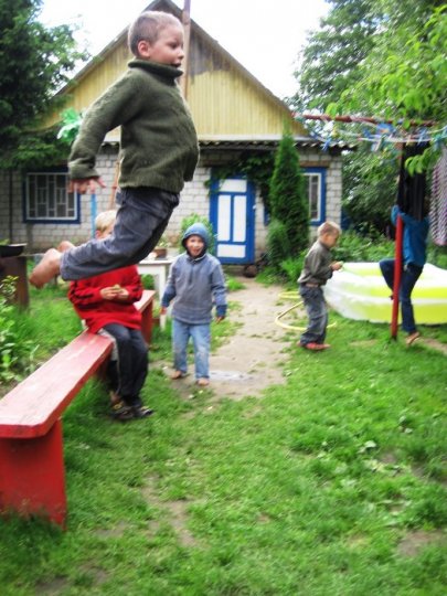 "Государственные дети" передают приемной маме рисунки, а Минобразования отправляет за комментариями на свой сайт