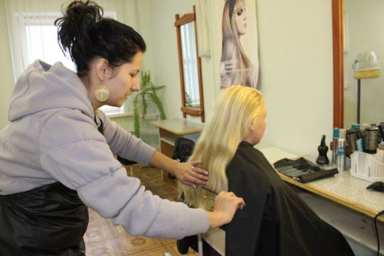Учащиеся слонимского лицея делают причёски бесплатно