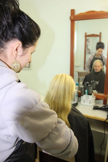 Учащиеся слонимского лицея делают причёски бесплатно