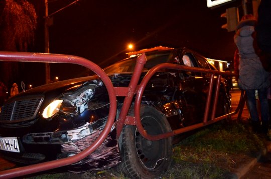 В Гродно девушка надеялась проскочить перед милицейским УАЗом, спешившим на вызов. Не проскочила…