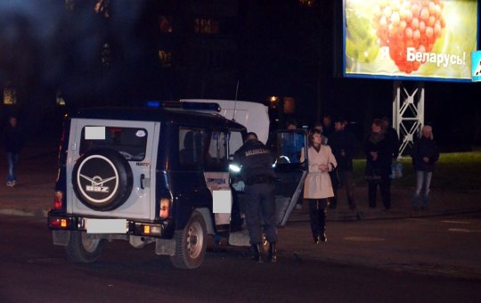 В Гродно девушка надеялась проскочить перед милицейским УАЗом, спешившим на вызов. Не проскочила…