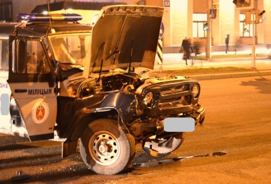 В Гродно девушка надеялась проскочить перед милицейским УАЗом, спешившим на вызов. Не проскочила…