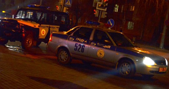 В Гродно девушка надеялась проскочить перед милицейским УАЗом, спешившим на вызов. Не проскочила…