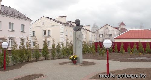 К Новому году гостиница в Лунинце примет постояльцев. Каким будет лицо города?