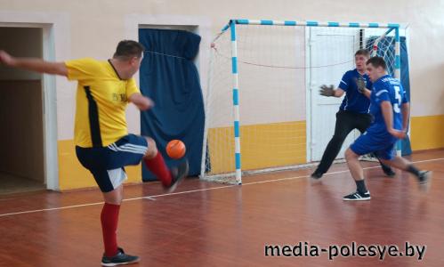 Финишировал чемпионат Лунинецкого района по мини-футболу среди правоохранительных органов Финишировал чемпионат Лунинецкого района по мини-футболу среди правоохранительных органов