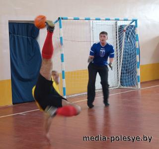 Финишировал чемпионат Лунинецкого района по мини-футболу среди правоохранительных органов Финишировал чемпионат Лунинецкого района по мини-футболу среди правоохранительных органов